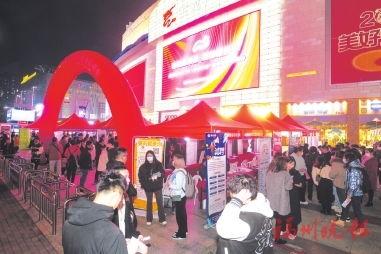 洛阳头条夜市爆料新闻报道,揭秘夜市美食与文化盛宴 第3张 洛阳头条夜市爆料新闻报道,揭秘夜市美食与文化盛宴 第3张